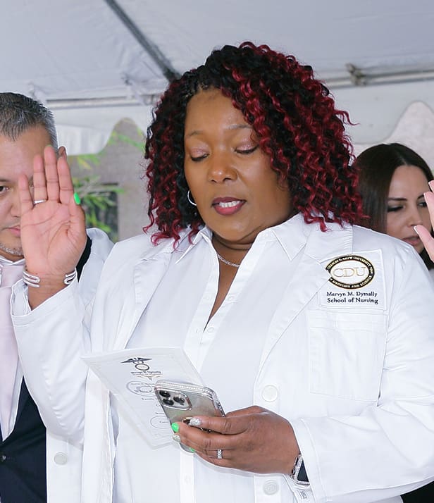 student recites oath during white coat ceremony