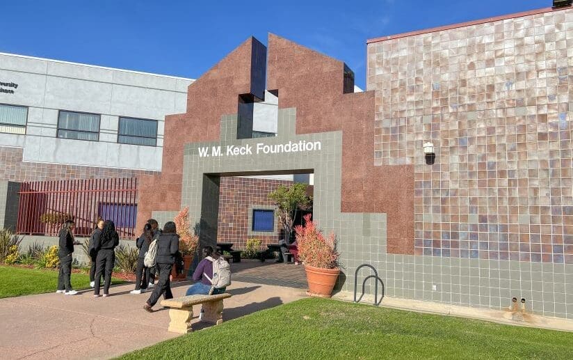 CDU students walking to class outside the Keck building.